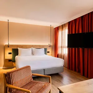 Hilton Garden Centre Hotel